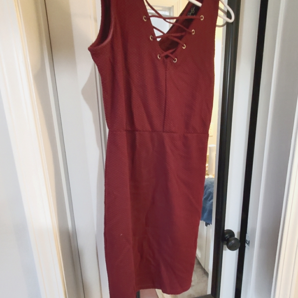 Jessica Simpson short burgundy dress - size M